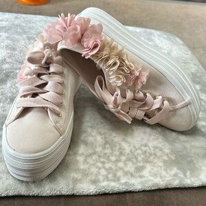 Keds ! Beautiful pink floral platforms !